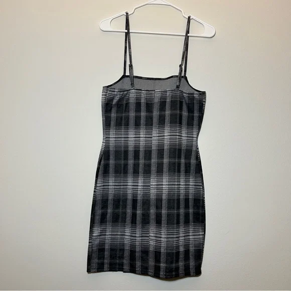 Riley & James Plaid Mini Dress Size Medium - Picture 2 of 4
